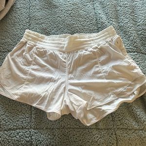 White lululemon hottie hot shorts 2.5 inseam
